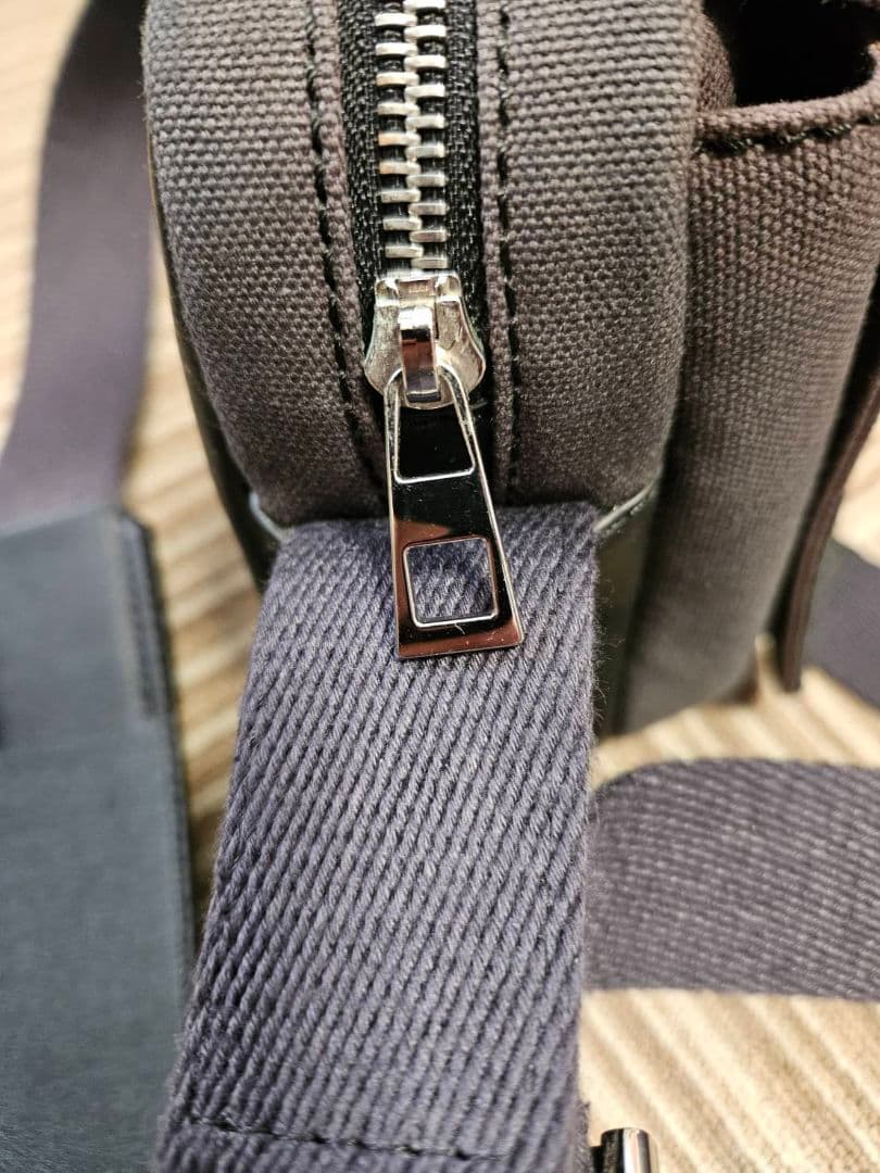 【LOEWE】アナグラム クロスボディ ミリタリーショルダーバッグユニセックス