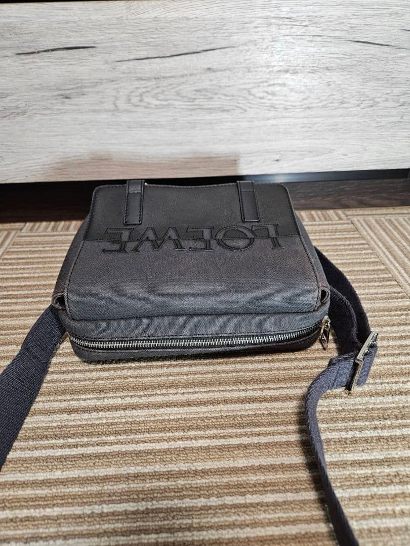 【LOEWE】アナグラム クロスボディ ミリタリーショルダーバッグユニセックス