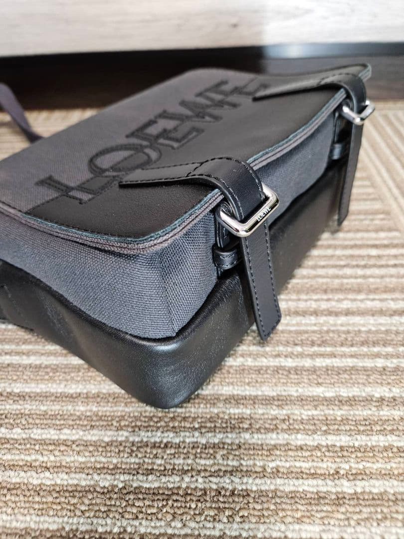 【LOEWE】アナグラム クロスボディ ミリタリーショルダーバッグユニセックス