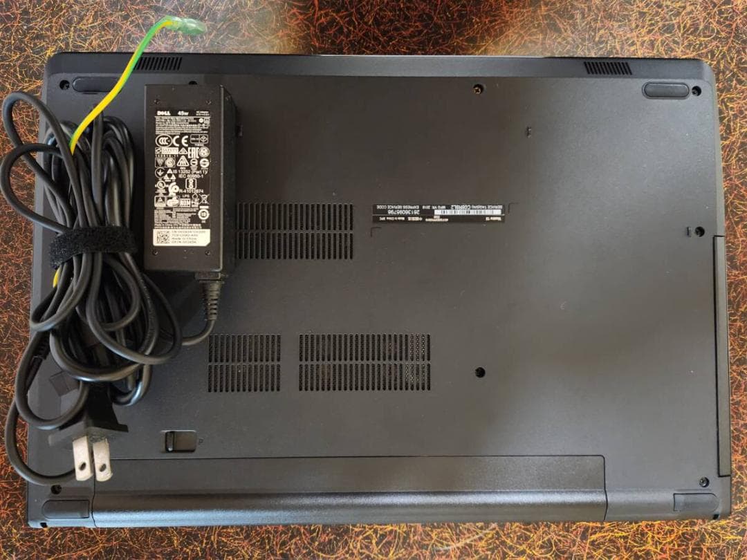 DELLノートパソコン　SSD 128GB　メモリ4GB　7世代　軽量