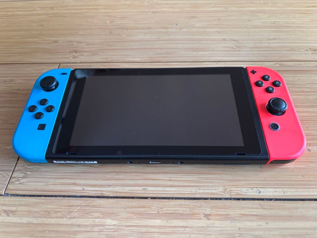 t*3様 Nintendo Switch 本体 青と赤 Joy-Con