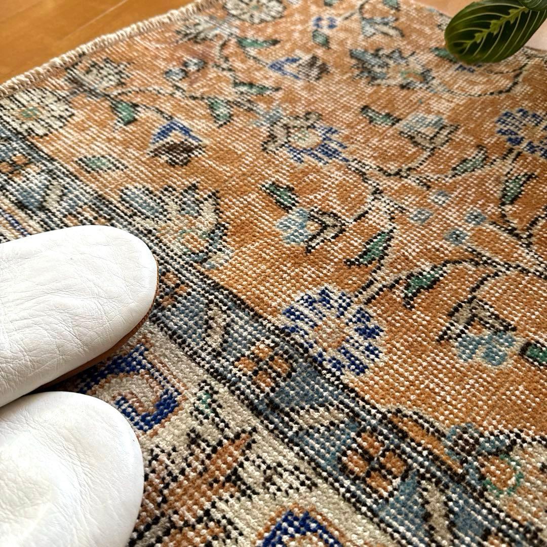 56×120ペールオレンジ　青い花　ボタニカル　トルコヴィンテージラグ