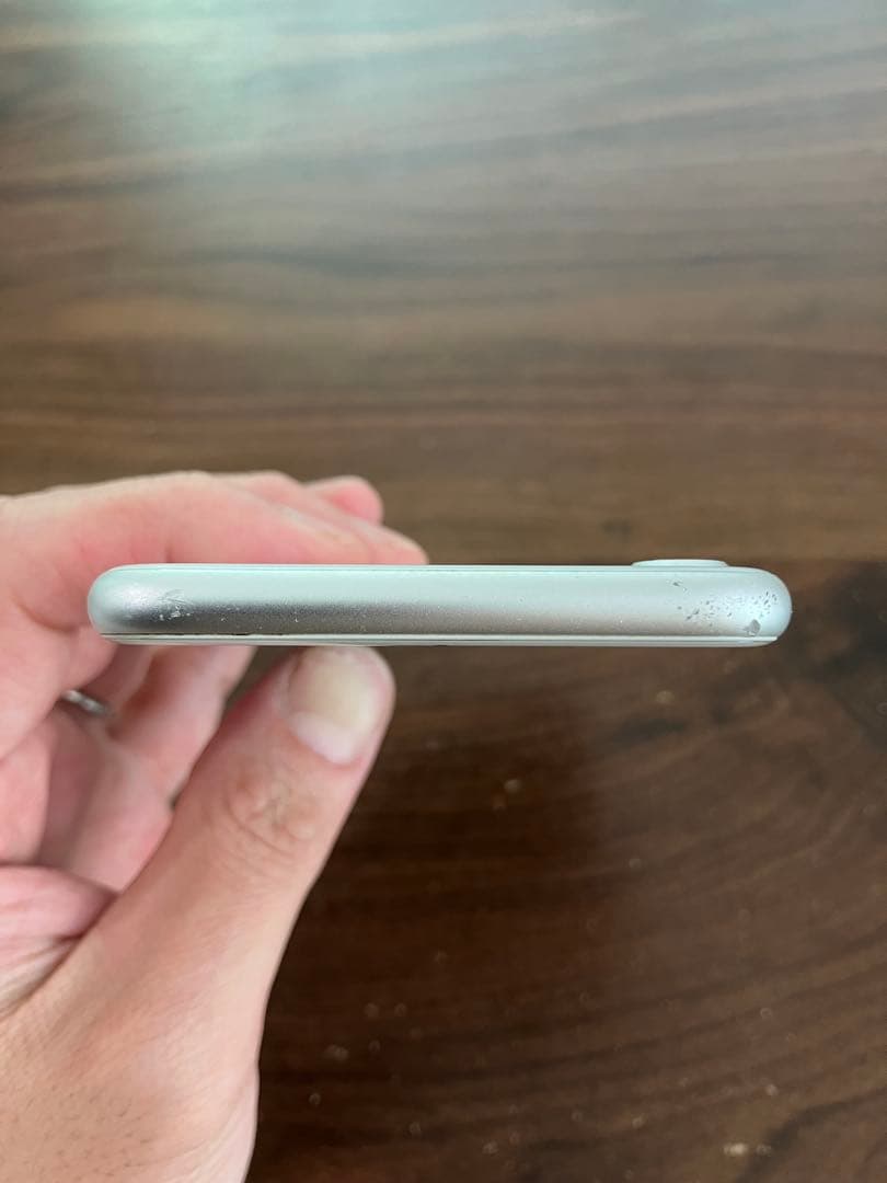 iPhone 8 本体 シルバー64GB simフリー