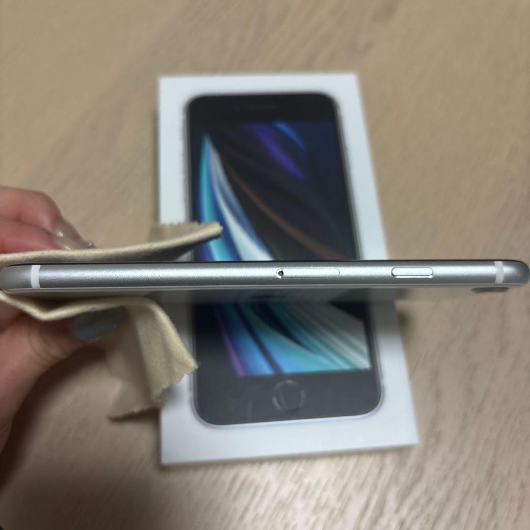 Apple iPhone SE第2世代本体 ホワイト