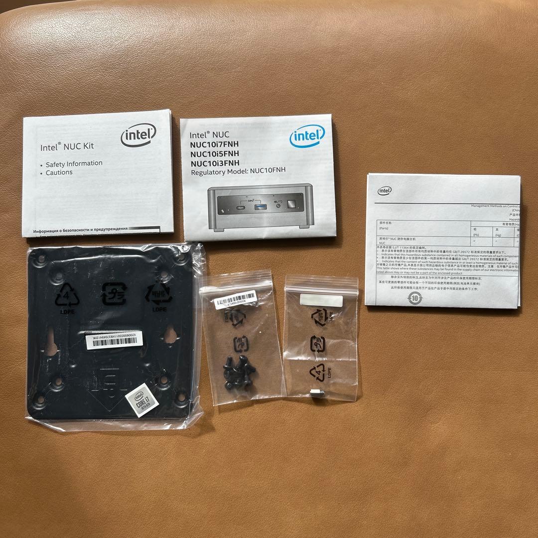 Intel NUC Core i7 ミニPCキット