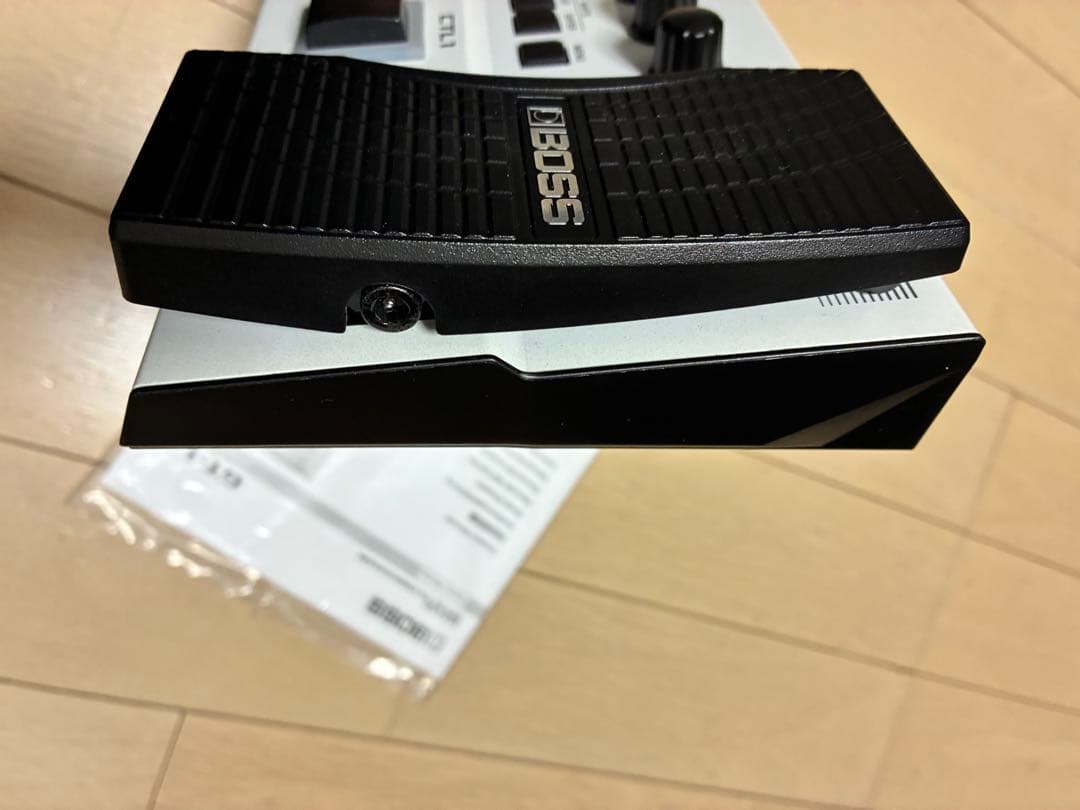 BOSS GT-1 限定ホワイト 新品電源アダプター、解説本付き
