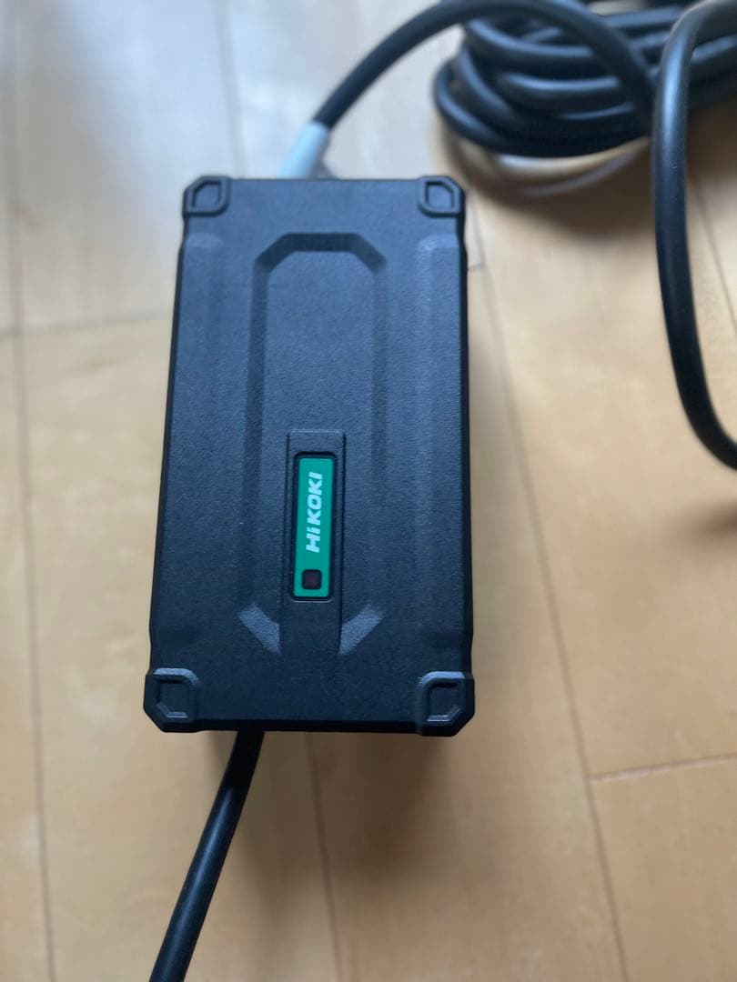 お盆特別値下げ日立AC/DCアダプター36