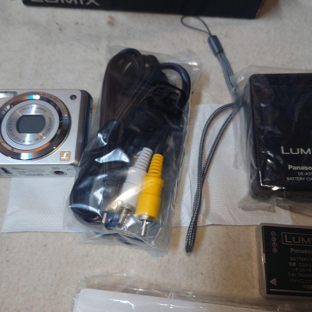 LUMIX FS10・デジタルカメラ 12メガピクセル シルバー