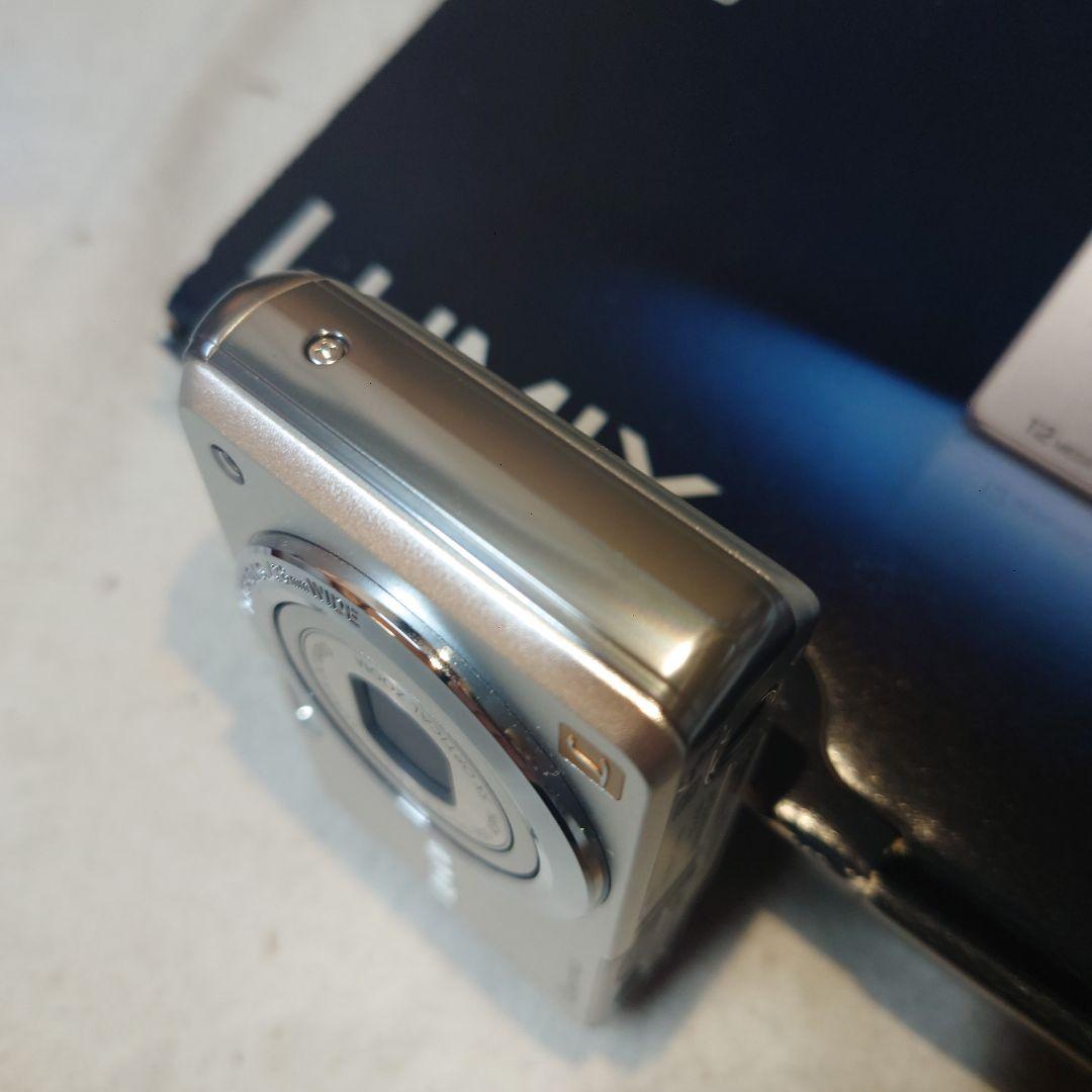 LUMIX FS10・デジタルカメラ 12メガピクセル シルバー