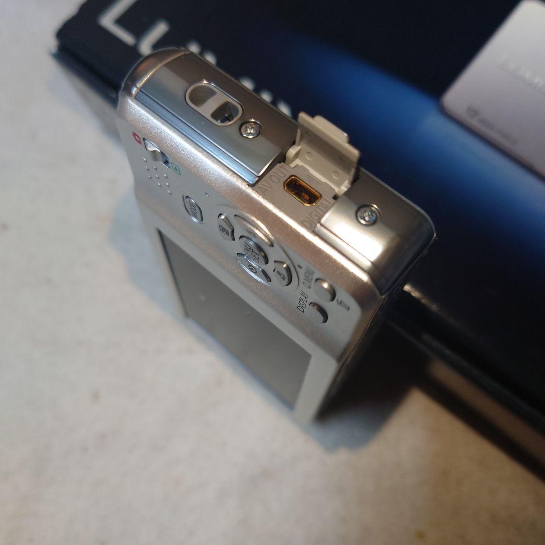 LUMIX FS10・デジタルカメラ 12メガピクセル シルバー