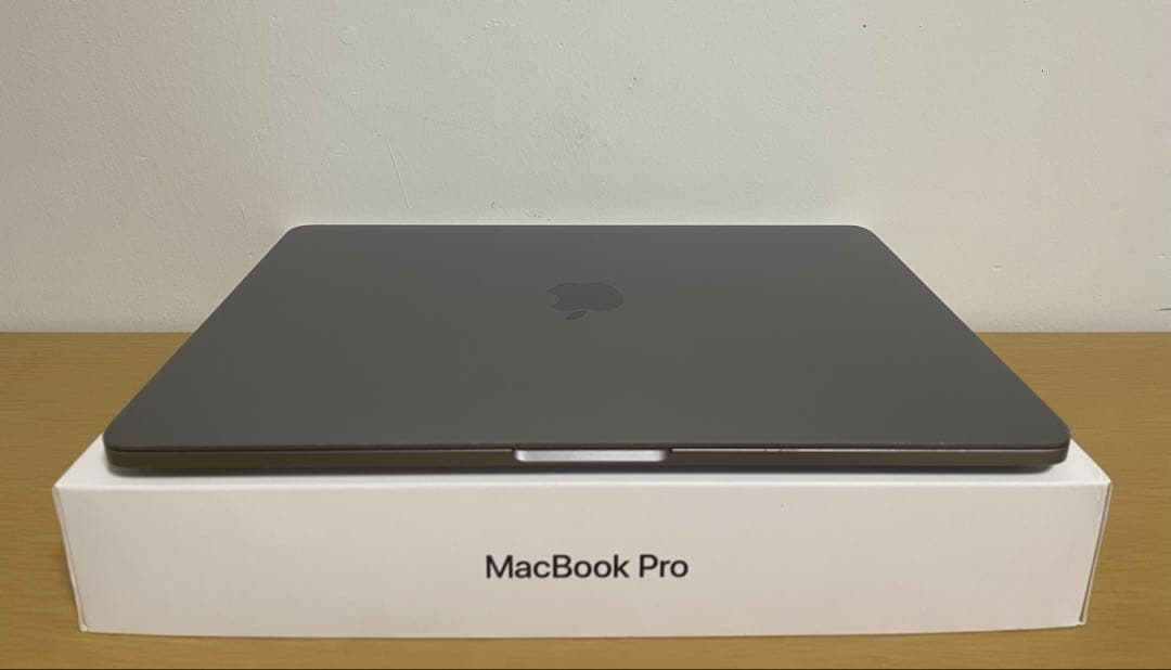 美品 MacBook Pro 2020 SSD : 500GBバッテリー95%