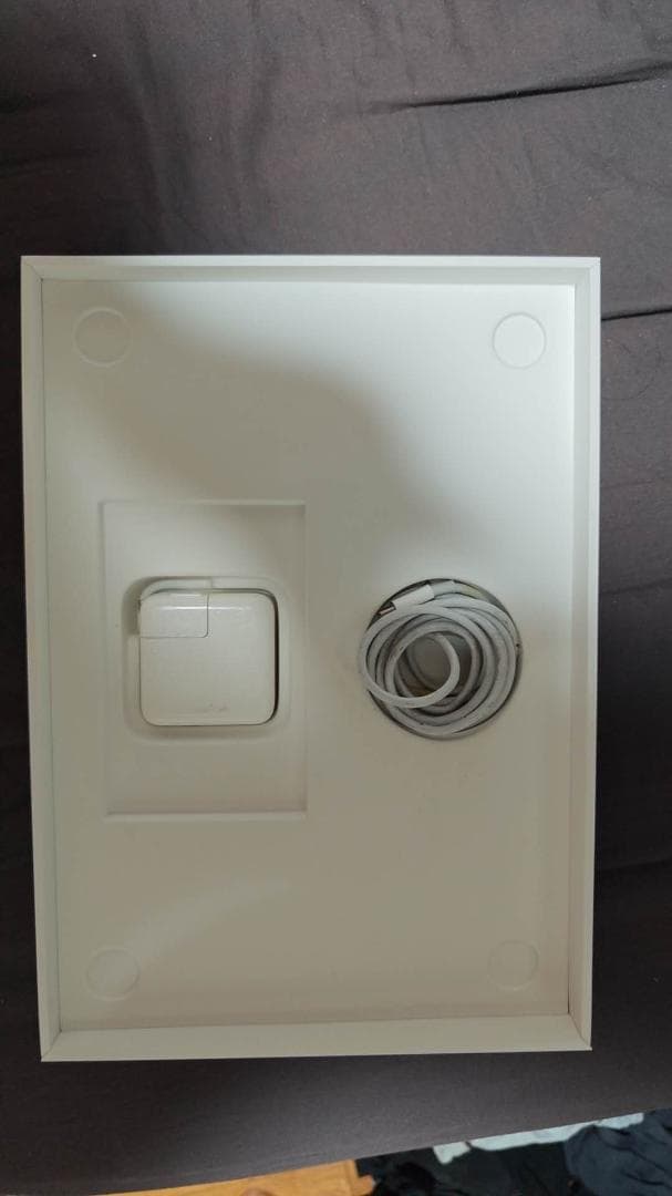 MacBook Air (M1, 8GB, 256GB SSD) 13インチ