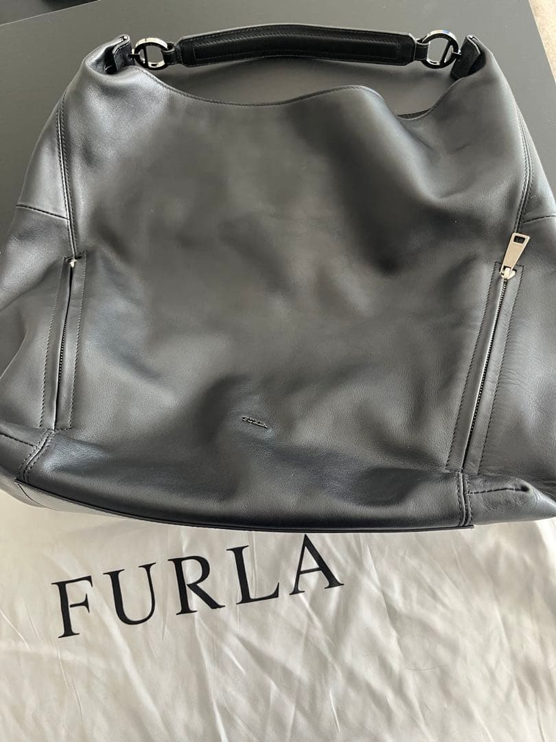 FURLA 黒 レザーハンドバッグ