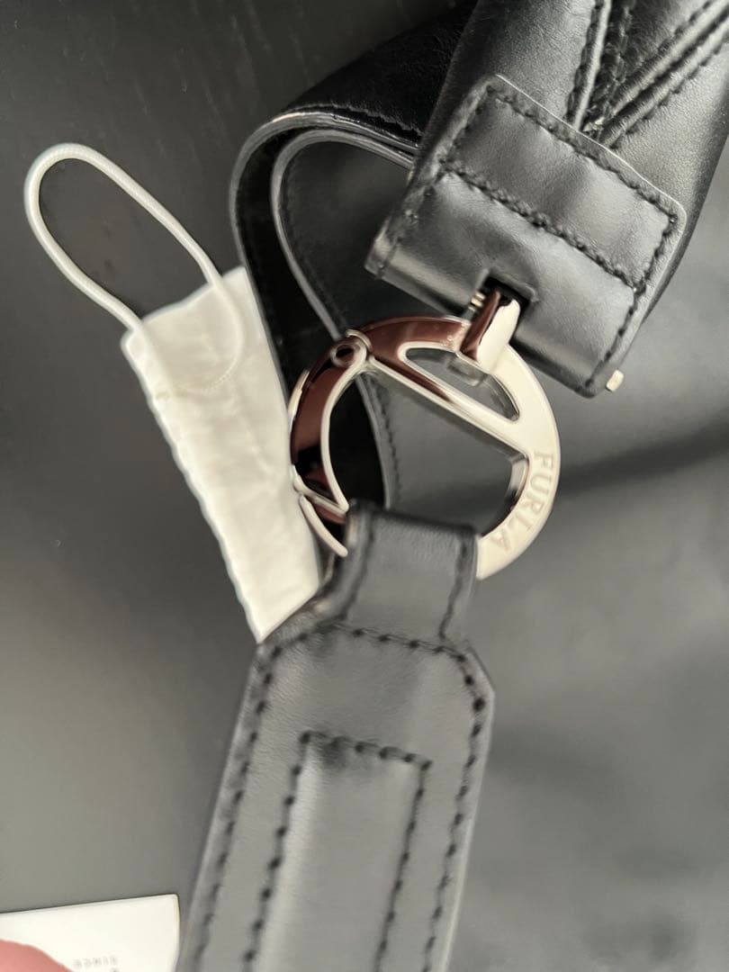 FURLA 黒 レザーハンドバッグ