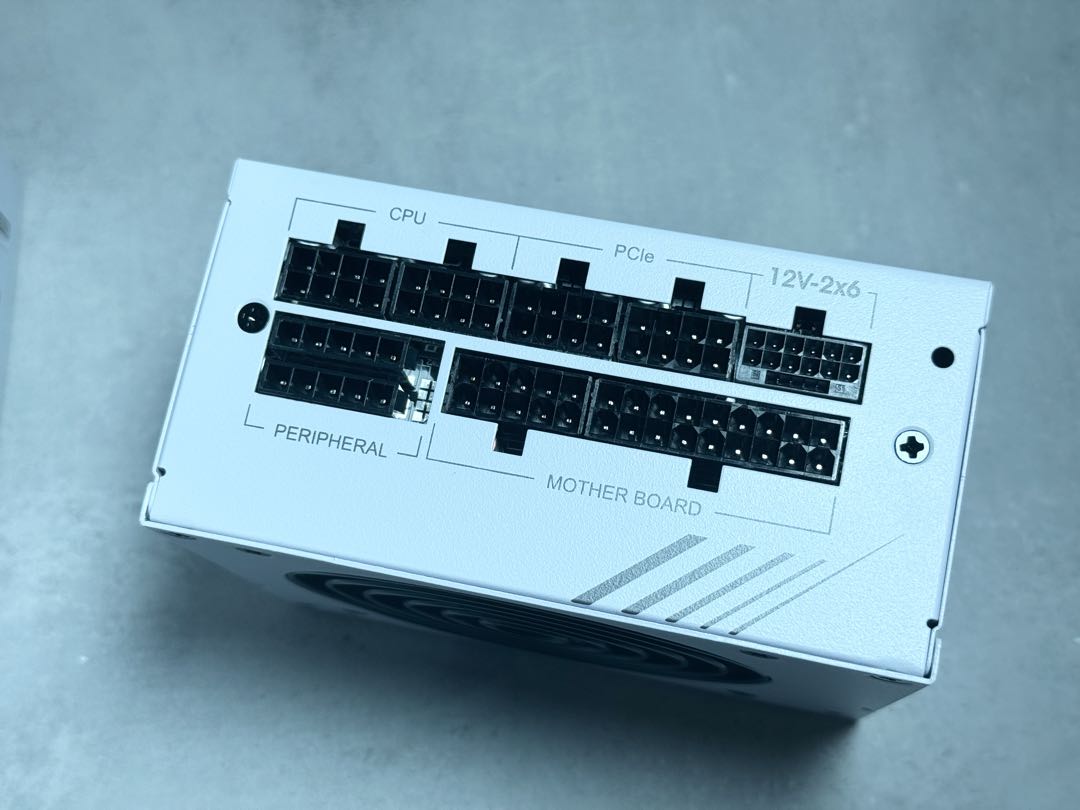 FSP DAGGER PRO 850w ATX3.0 ＋ カスタムケーブル付き