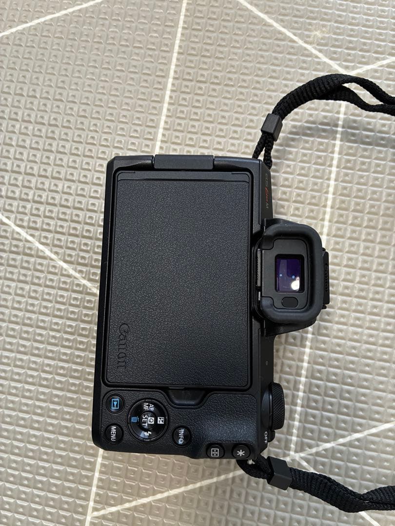 CanonEOS Kiss M ミラーレス一眼 ダブルズームレンズキット