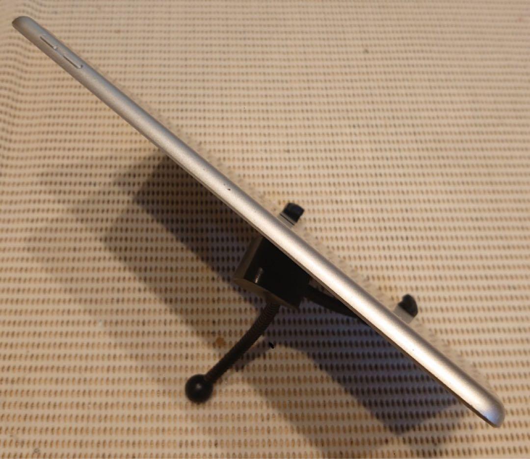 完動品液晶無傷iPad第6世代(A1893)本体32GB送料込X6GN7