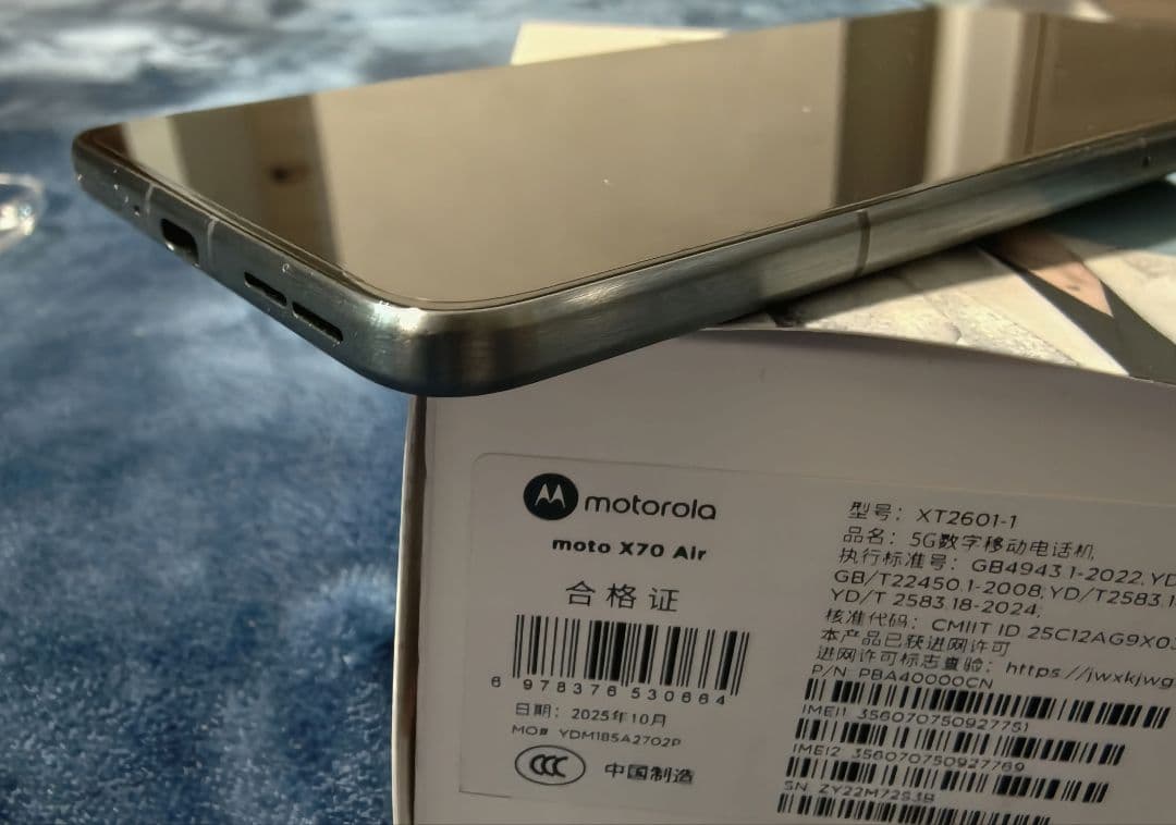 Moto X70 Air（12/256GB）ガジェットグレー グローバル化