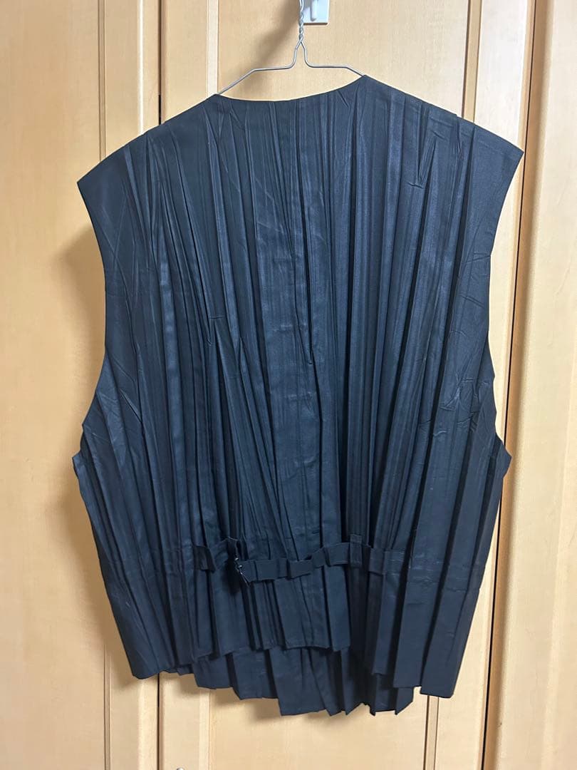 issey miyakeブラック プリーツ ノースリーブ ベスト L ジレ