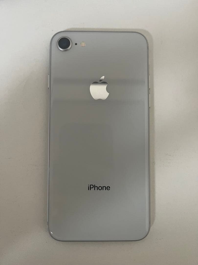 iPhone8 64ギガ　シルバー　本体