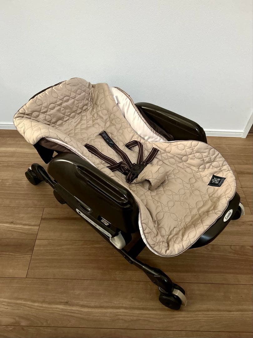 Combi ネムリラ オートスイング　エッグショック　電動（カバー付）