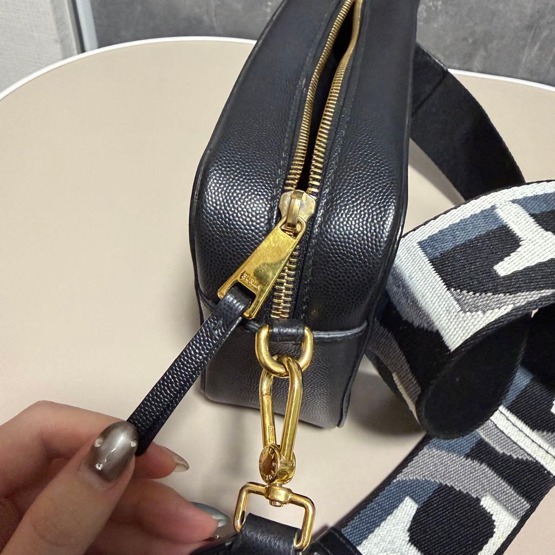 FURLA ヴラーバ クロスボディバッグ