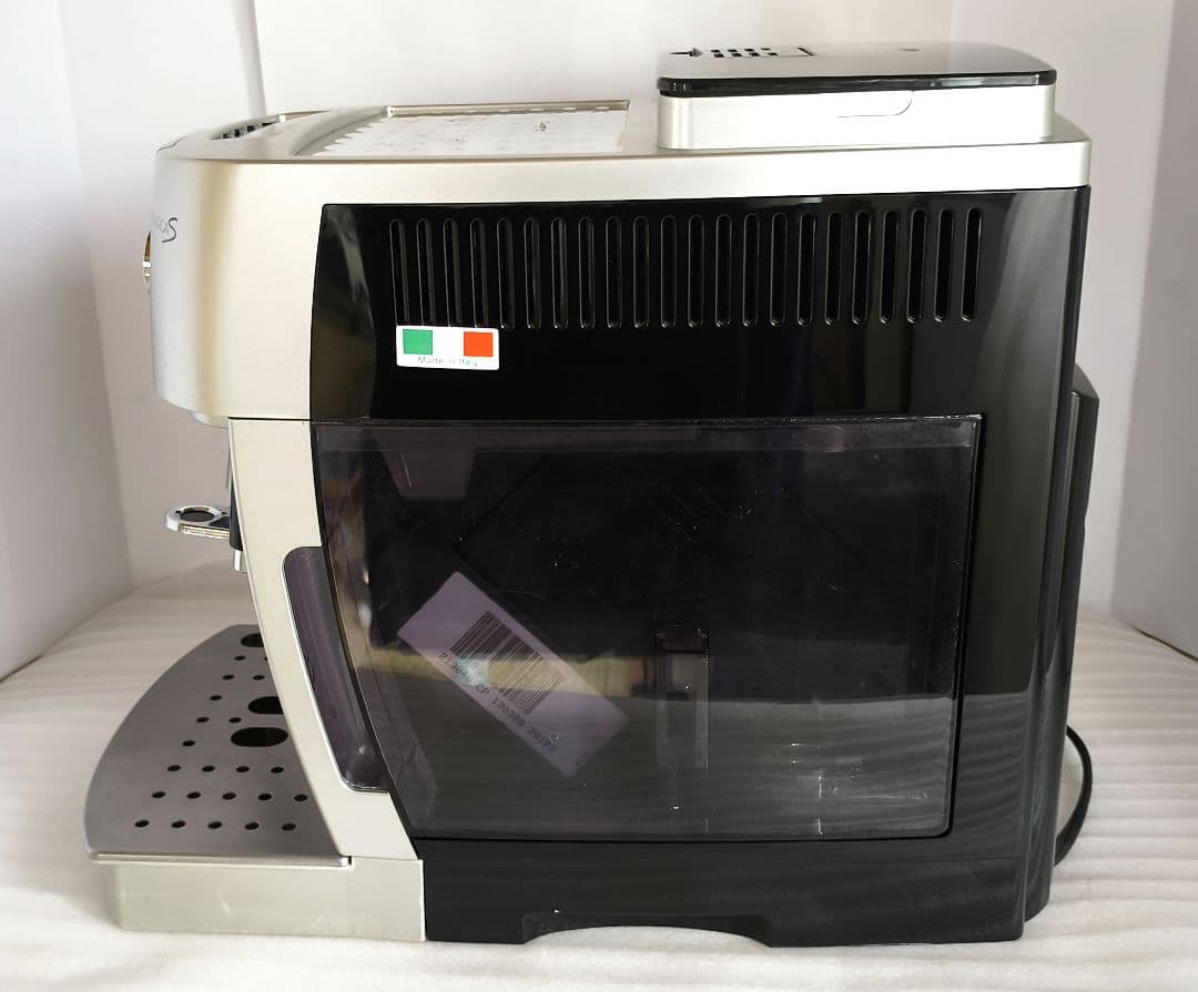 デロンギ　コンパクト　全自動コーヒーマシン　マグニフィカS　ECAM22110