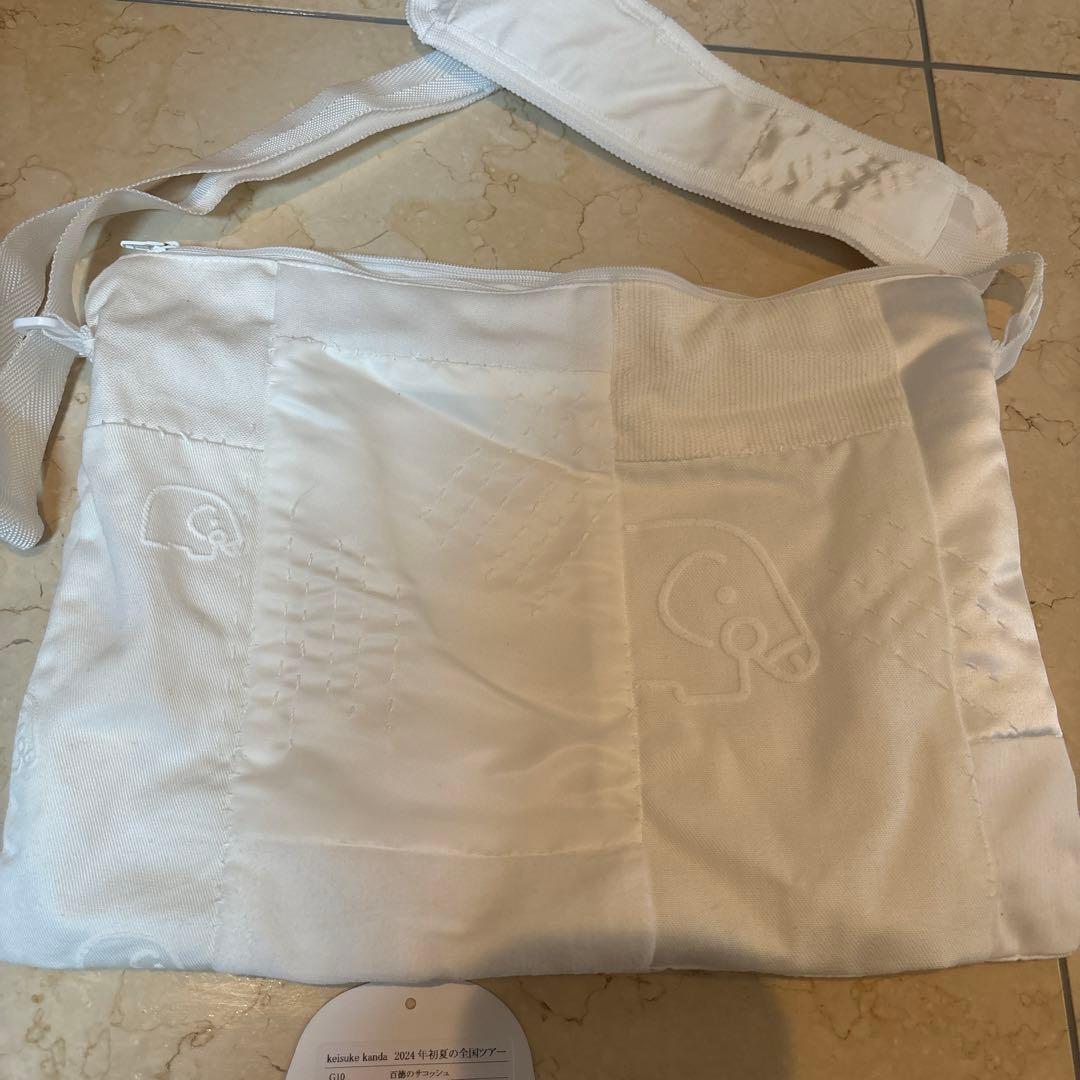 keisuke kanda サコッシュ 白