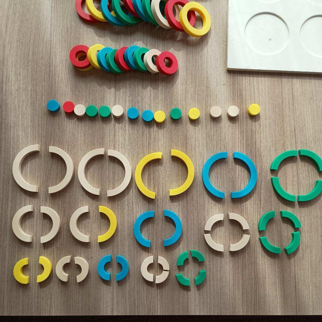 童具館　ケルンモザイク　円弧　ピンボード