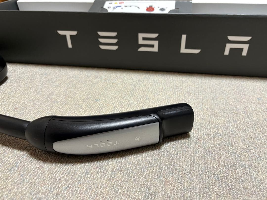 【TESLA純正・日本版】CHAdeMO チャデモアダプター テスラ急速充電器