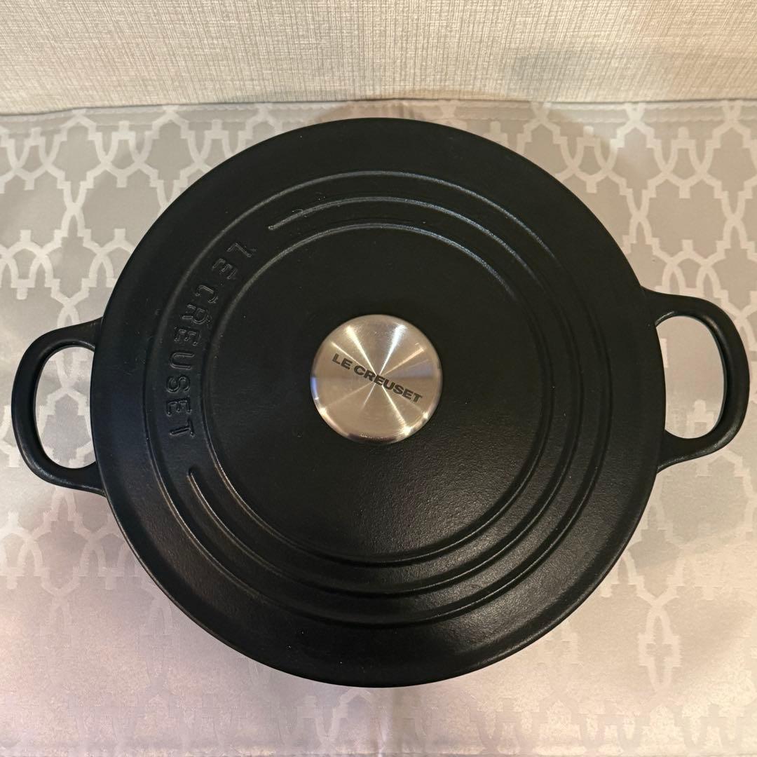 美品 ルクルーゼ ココットロンド 22cm 黒調理器具