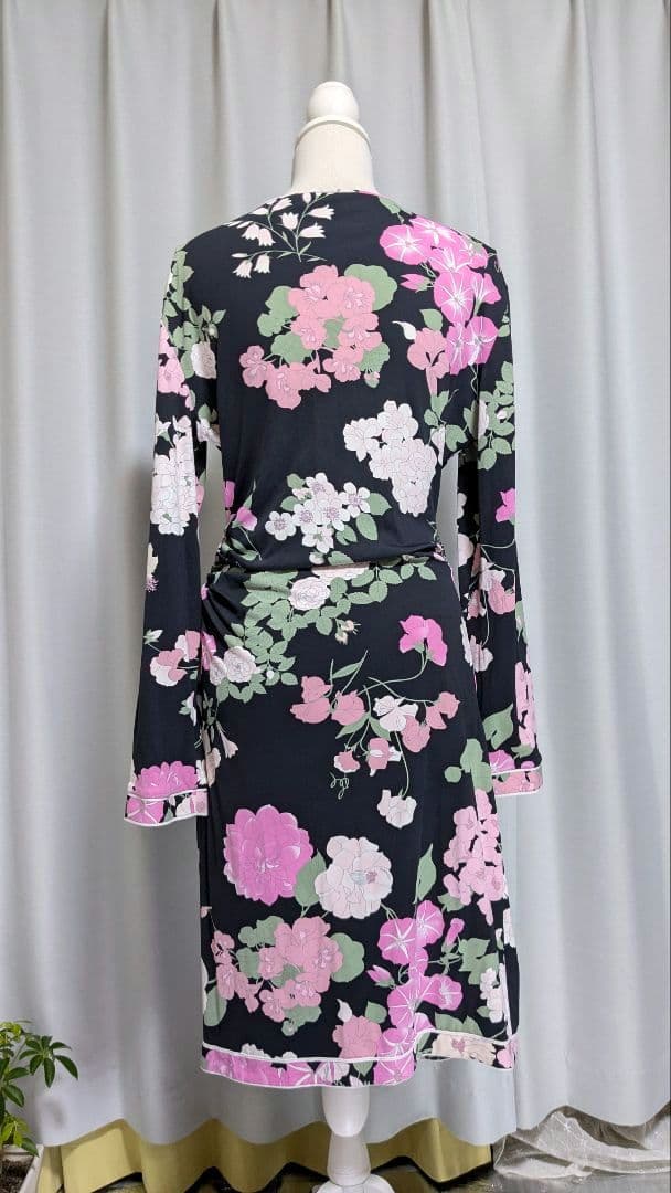 レオナール　Leonard　美品　綺麗な 花柄ラップスタイルワンピース