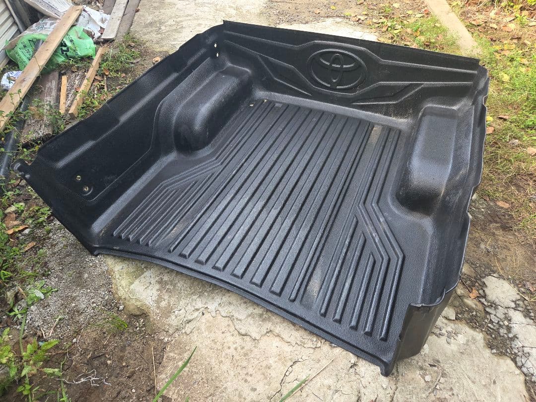 GUN125 ハイラックス　トヨタ純正ベッドライナー ※購入前にコメント下さい