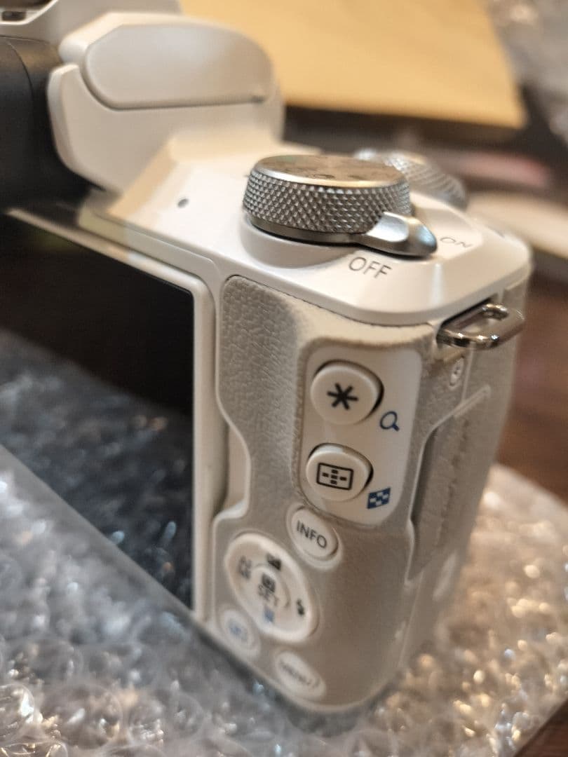 Canon ミラーレス一眼カメラ EOS Kiss M2 ダブルズームキット