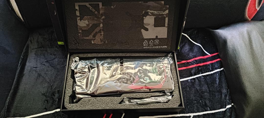 グラフィックボード・グラボ・ビデオカード ROG STRIX GeForce RTX 4070 Super OC 12GB