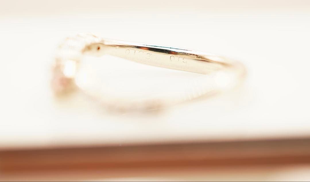 サザエの入れ歯　天然ピンクダイヤ0.103ct.無色ダイヤ0.19ct