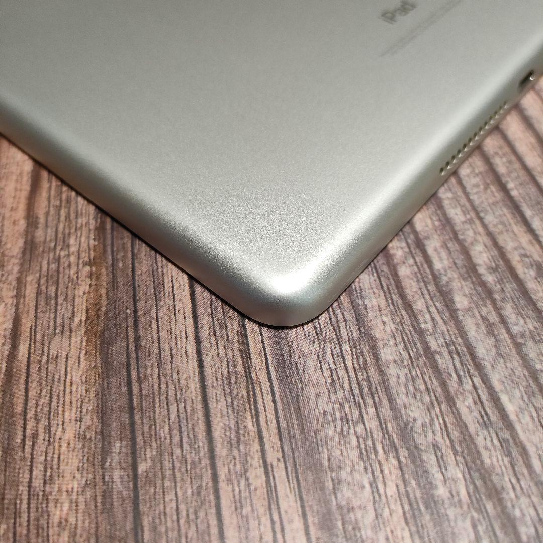 iPad 第6世代 32GB シルバー 美品
