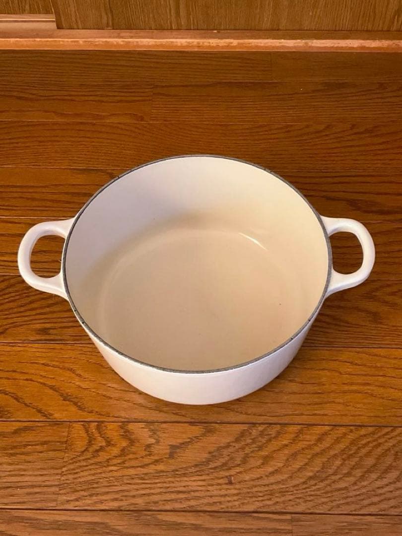 ル・クルーゼ　両手鍋　22センチ　ベージュ