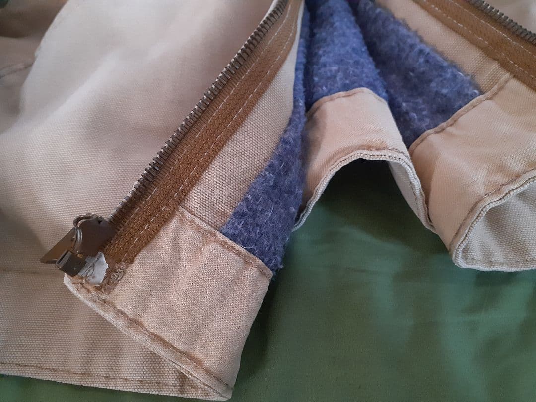 Carharttカーハート、デトロイトジャケット、日本サイズでLくらいです。