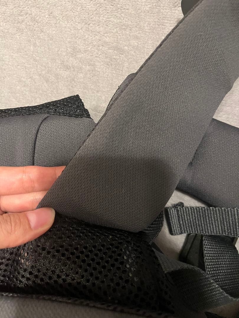 アップリカ　ラクリス 抱っこ紐 メッシュ　ダークグレー