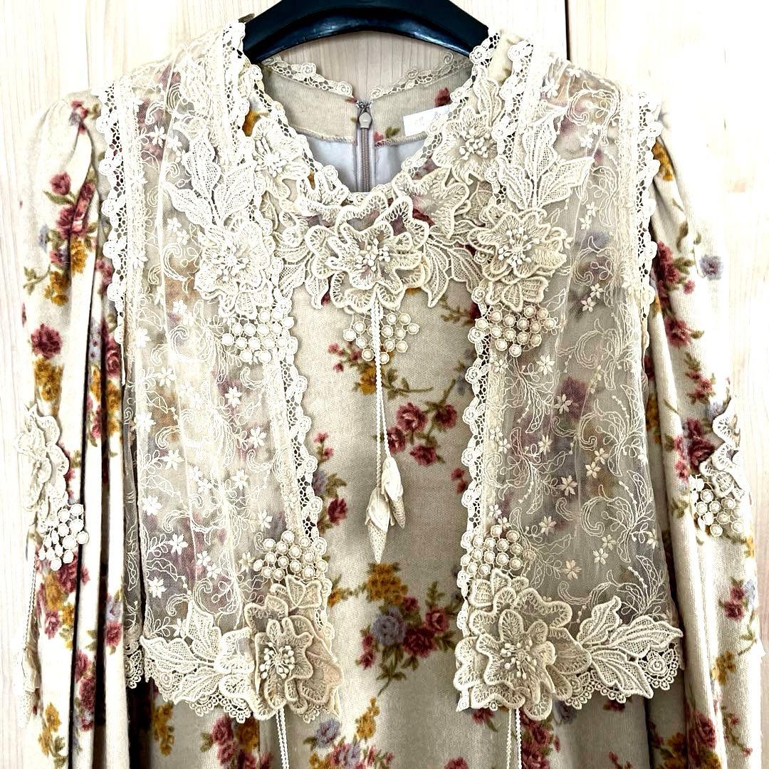 裸衣夢♡花柄レース装飾ベージュワンピース