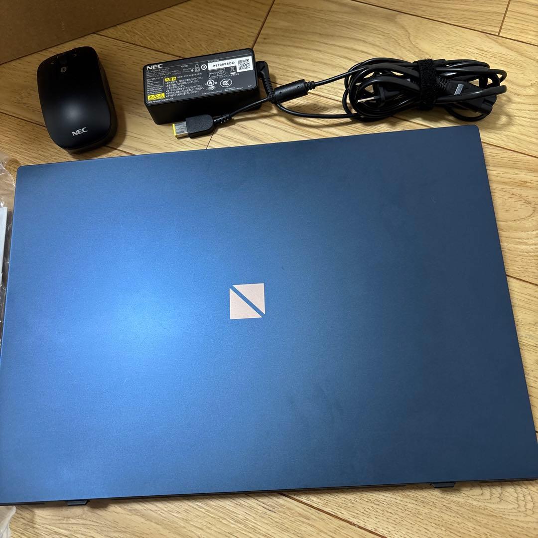 鈴*木様 NEC LAVIE N15ノートPC 青色