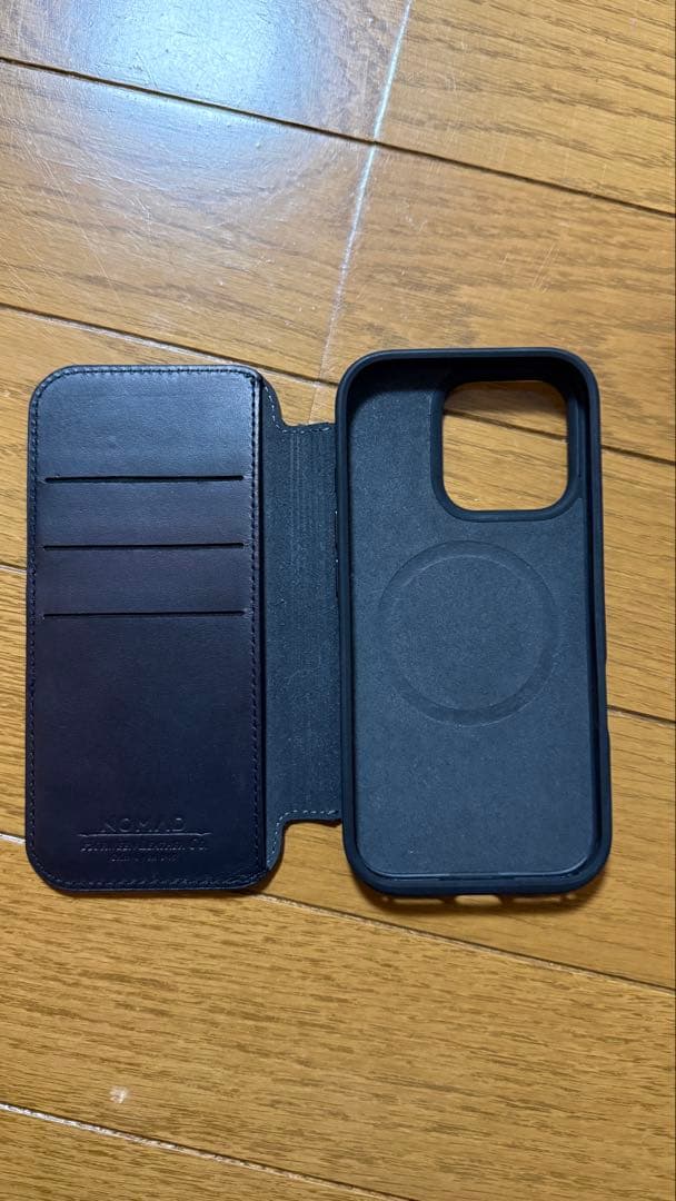 NOMAD iPhone16pro 手帳型ケース