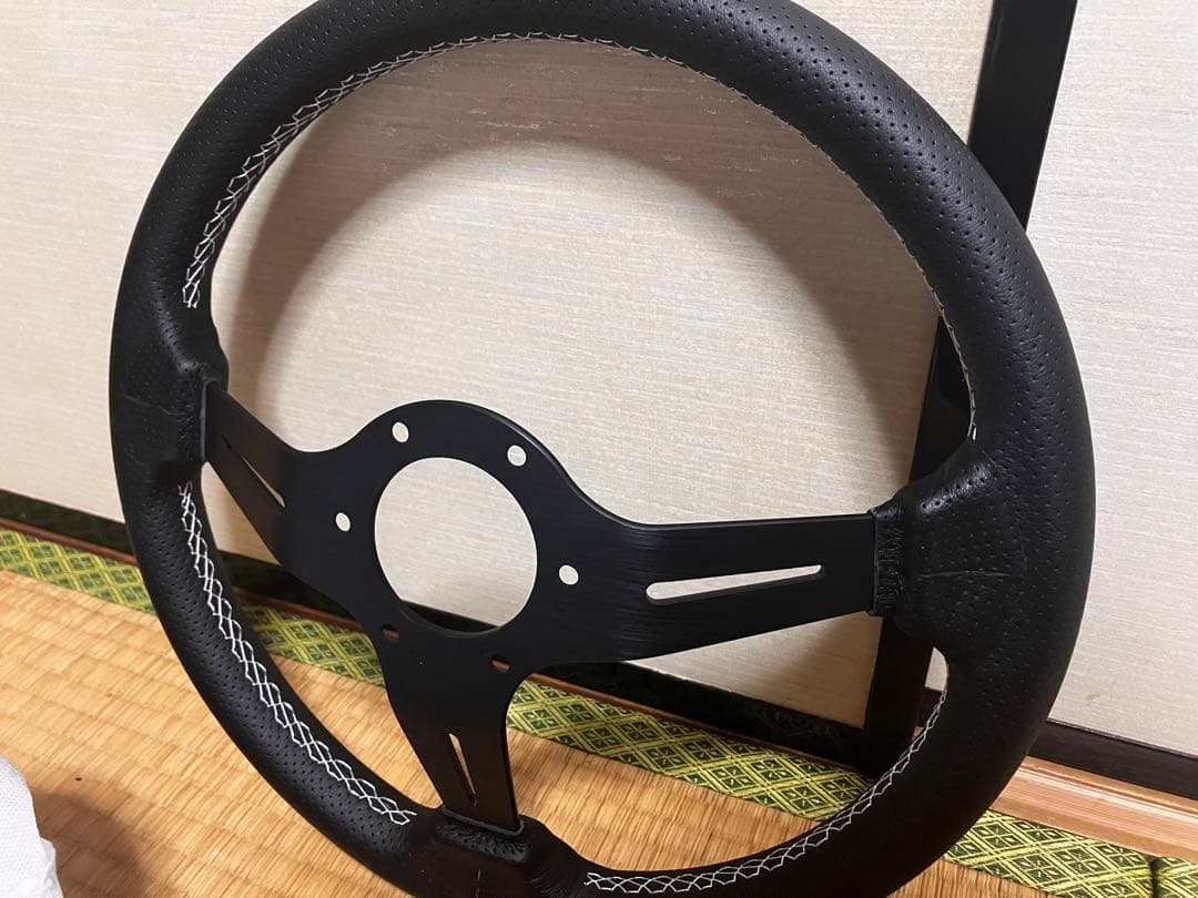 ナルディ（NARDI）クラシックレザーステアリング 35パイ　海外輸入品