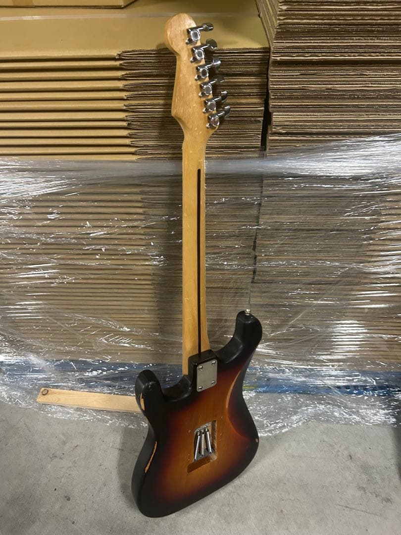 Fender Stratocaster サンバースト　本物ではないそうです？