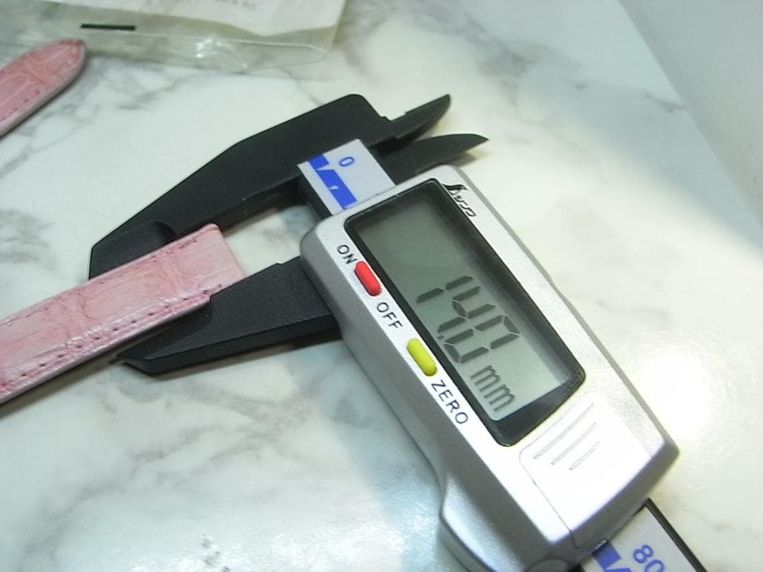 coin様　　カルティエ　純正　クロコダイル　ベルト　Ｄバックル用　ピンク