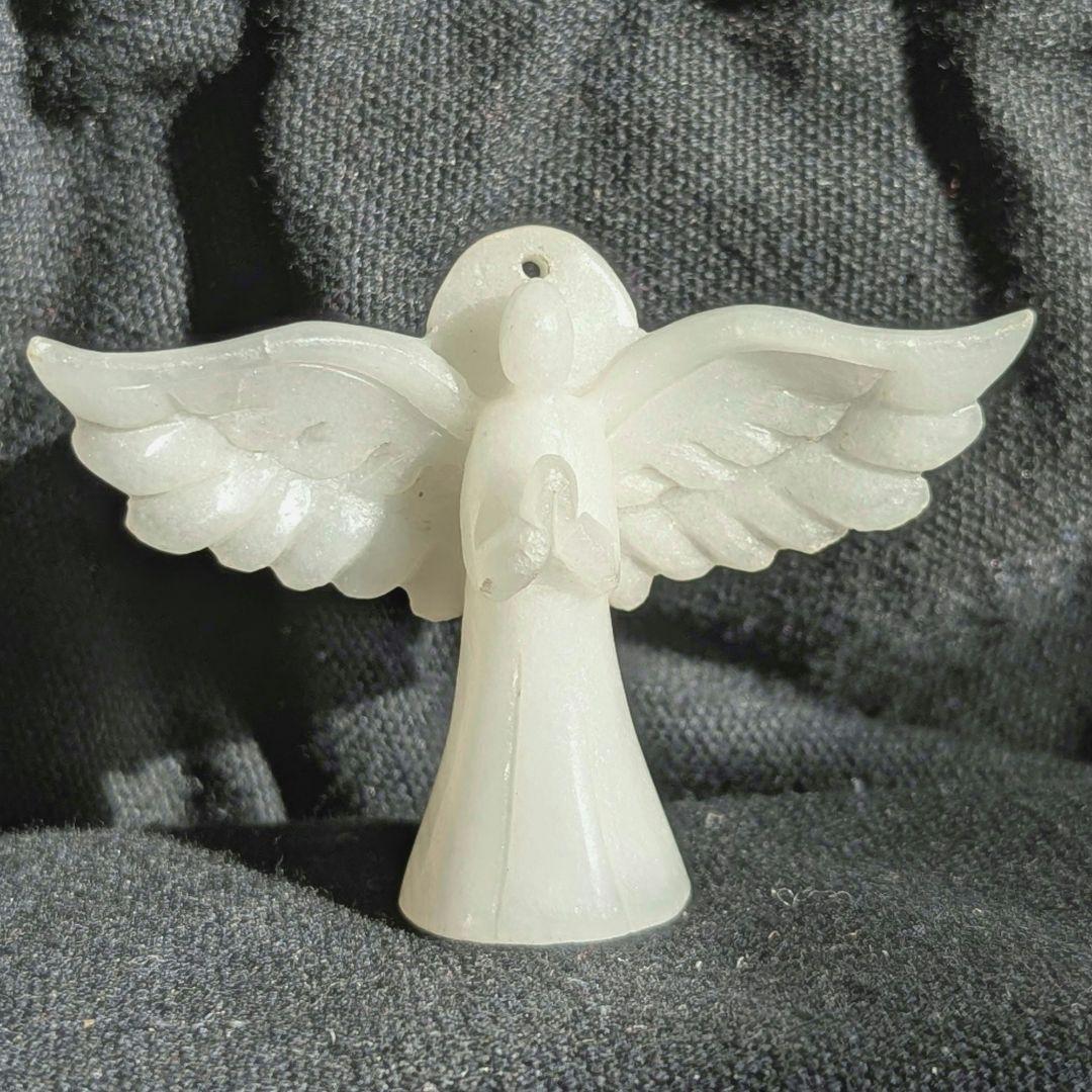 ホワイトジェイド エンジェル 天使 カーヴィング 天然石 ヒーリング 彫刻