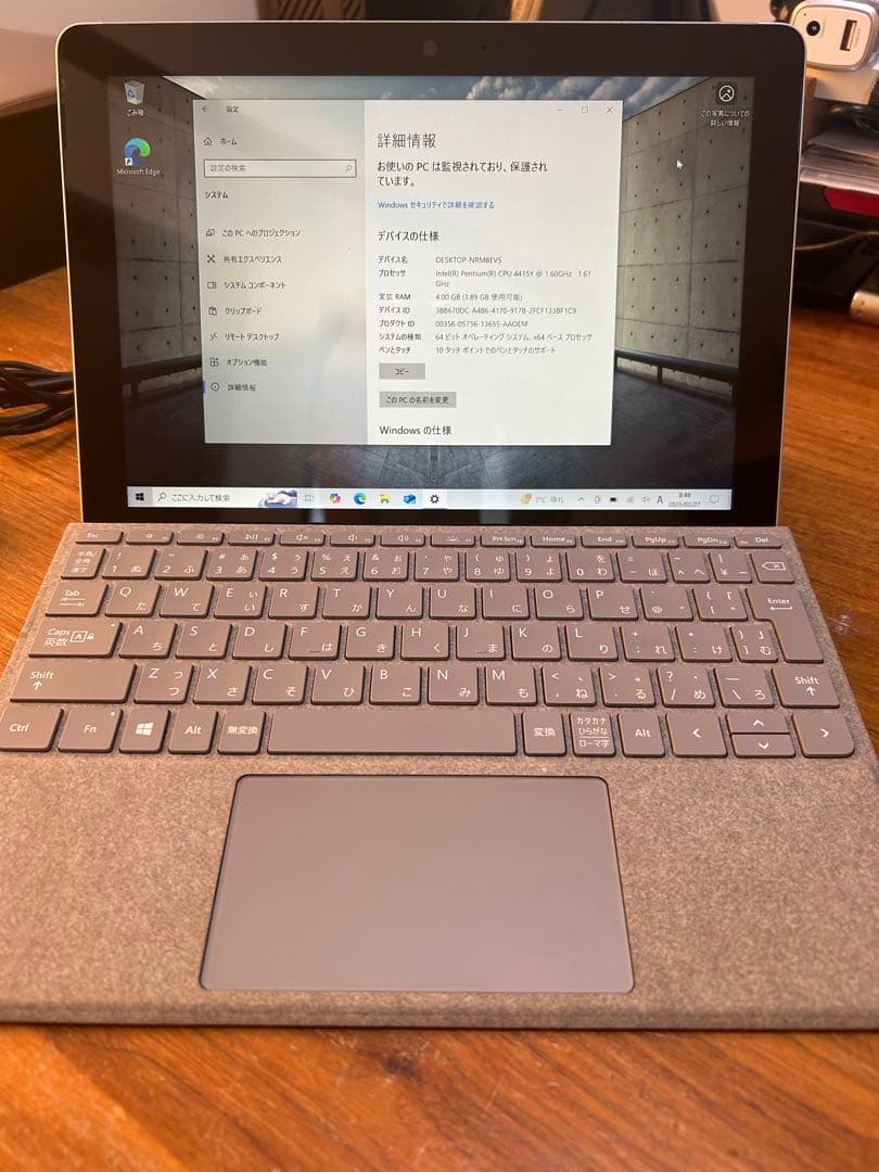 Microsoft Surface Goタブレット 本体　キーボードカバー付属