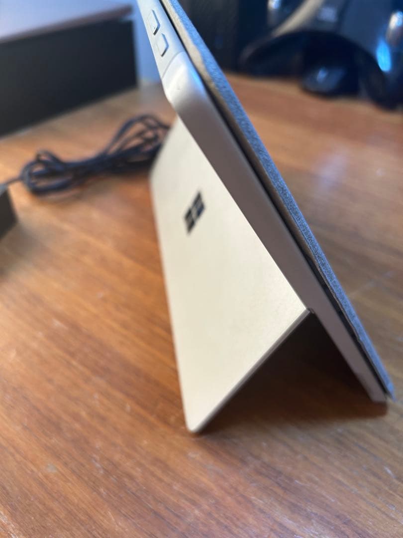 Microsoft Surface Goタブレット 本体　キーボードカバー付属