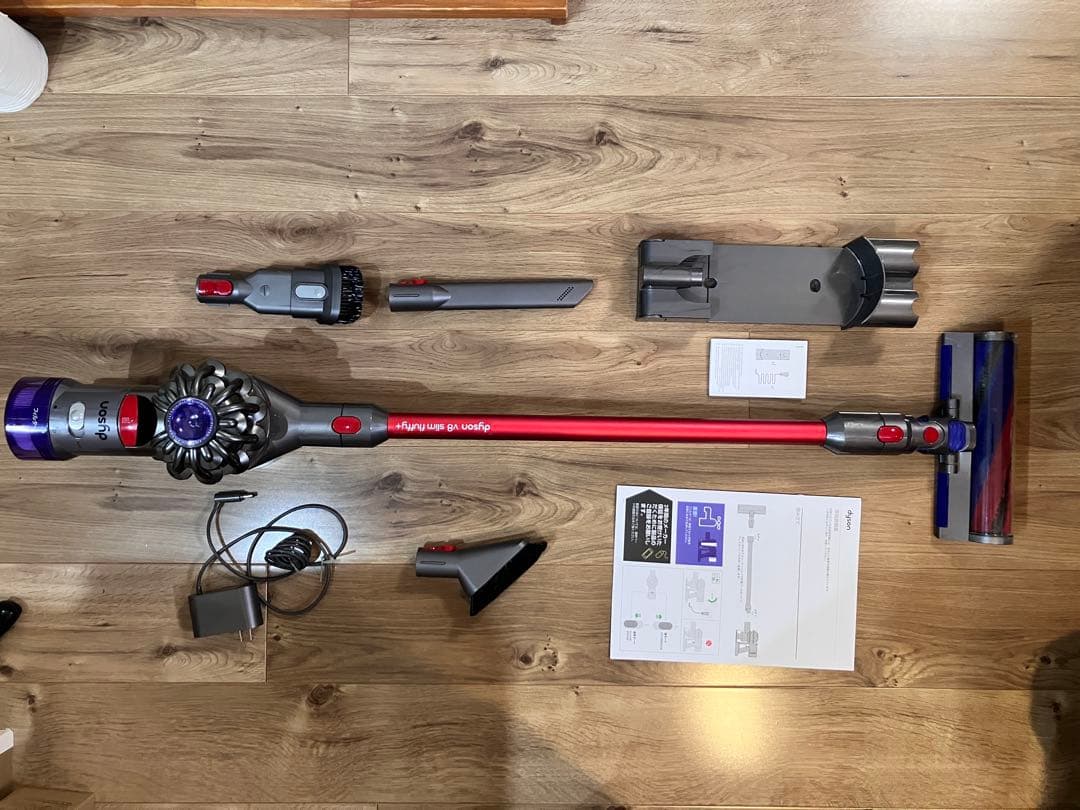 Dyson V8 Slim fluffy 現役稼働中 すぐ使えます。